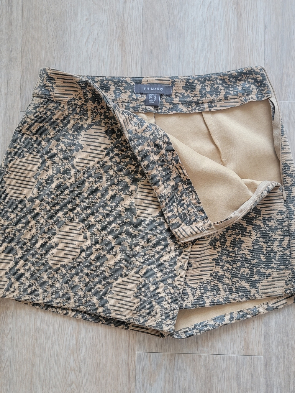 Primark Beige & Olive Patterned Women’s Shorts